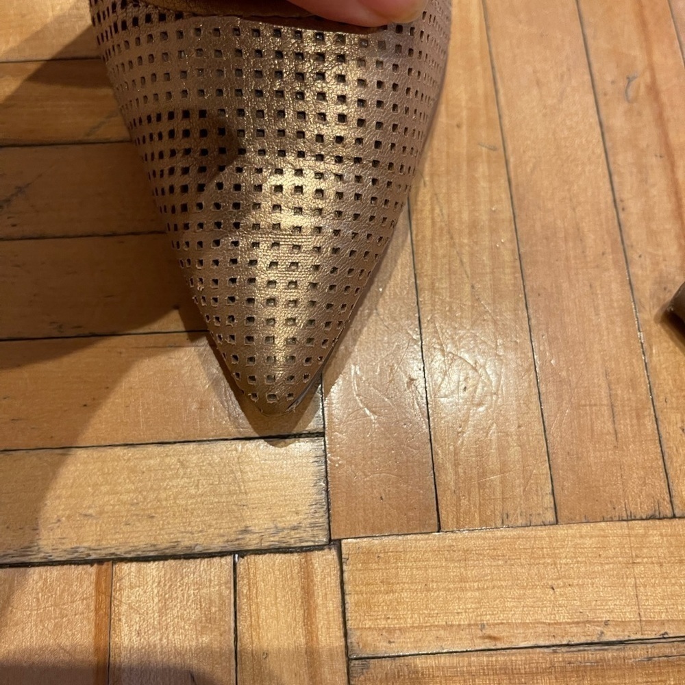 Guess golden shoes​​​​​​​​​​​​​​ - Picture 7 of 10